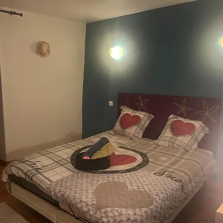 Casa vacanze Maison De Bourg Avec Patio *
